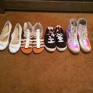 4 pair of girls shoes